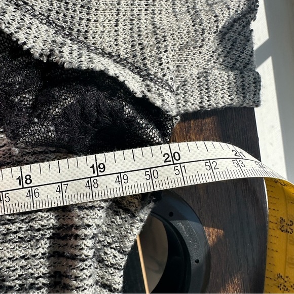 Jolt black and white long sleeve top with lace trim women’s medium - Picture 6 of 6